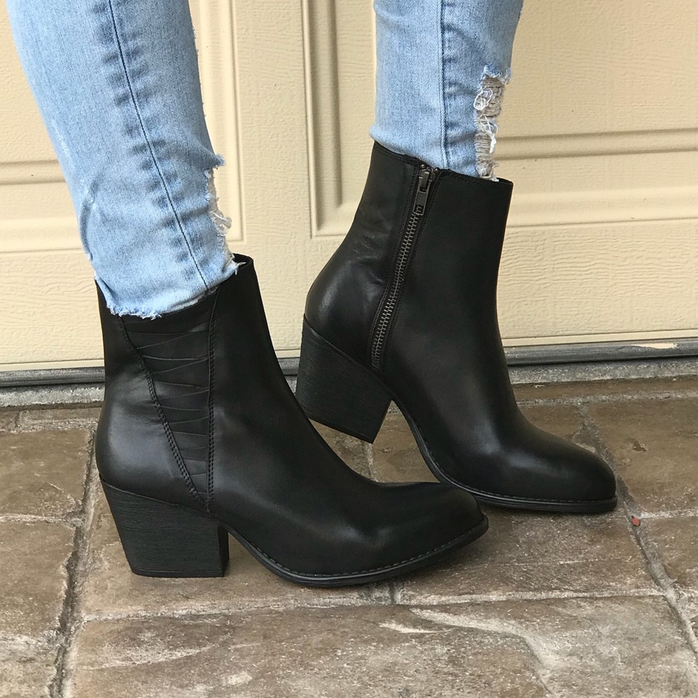 Black Genuine Leather Pointy Toe Boho Ankle Boots - Picture 5 of 8
